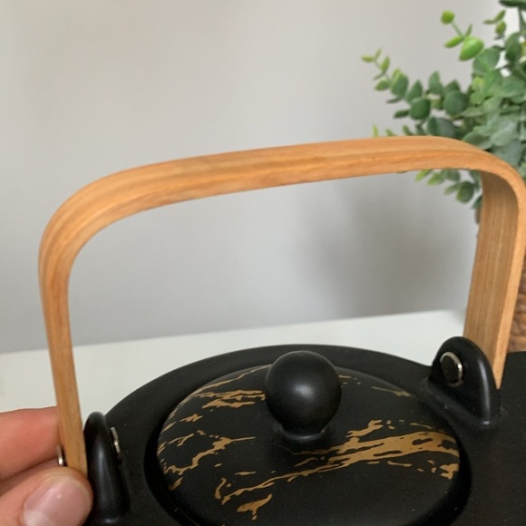 Everly Quinn Black & Gold‎ Splatted 37oz. Teapot - Picture 5 of 6